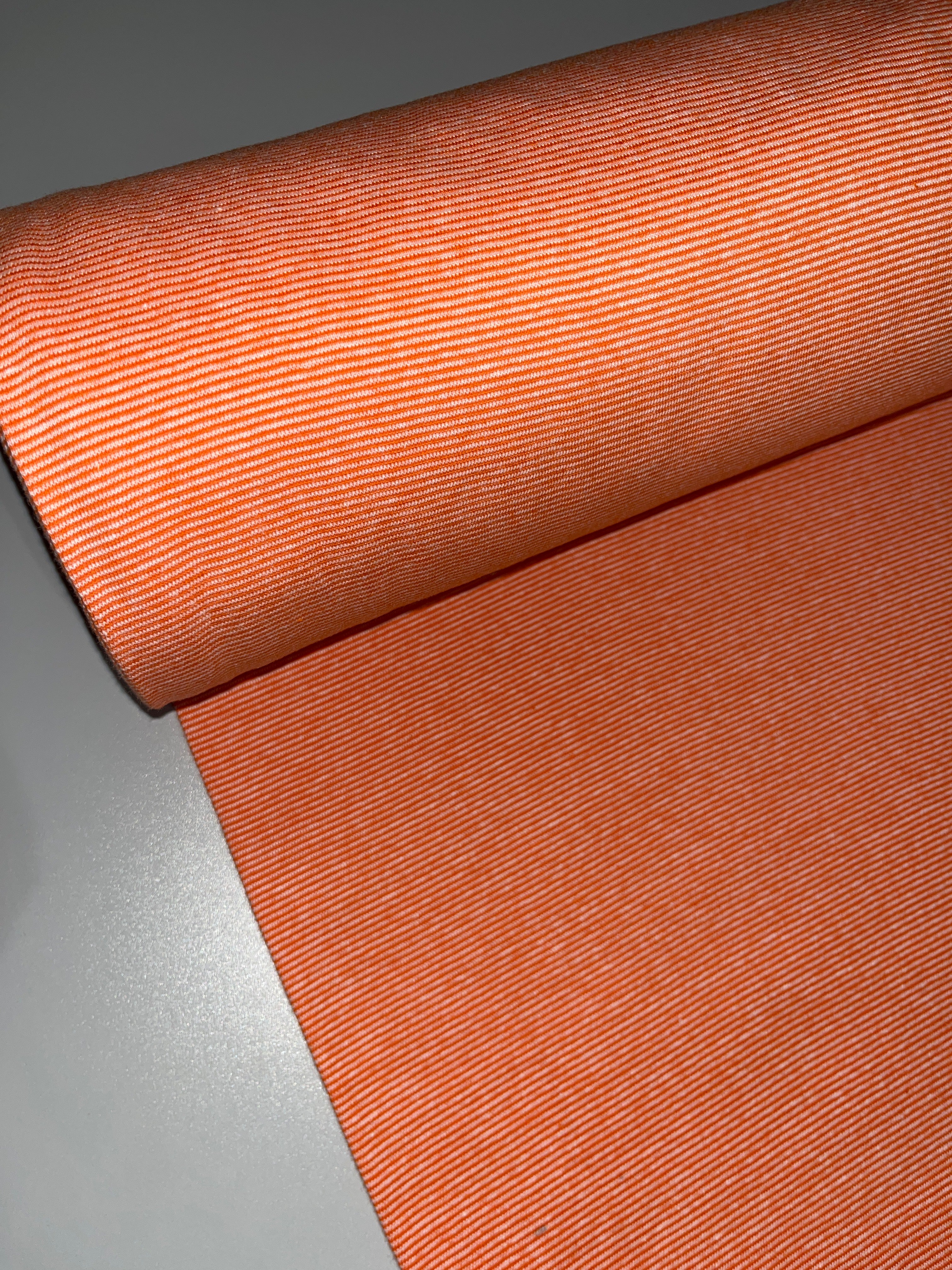 Orange gestreift Bündchen